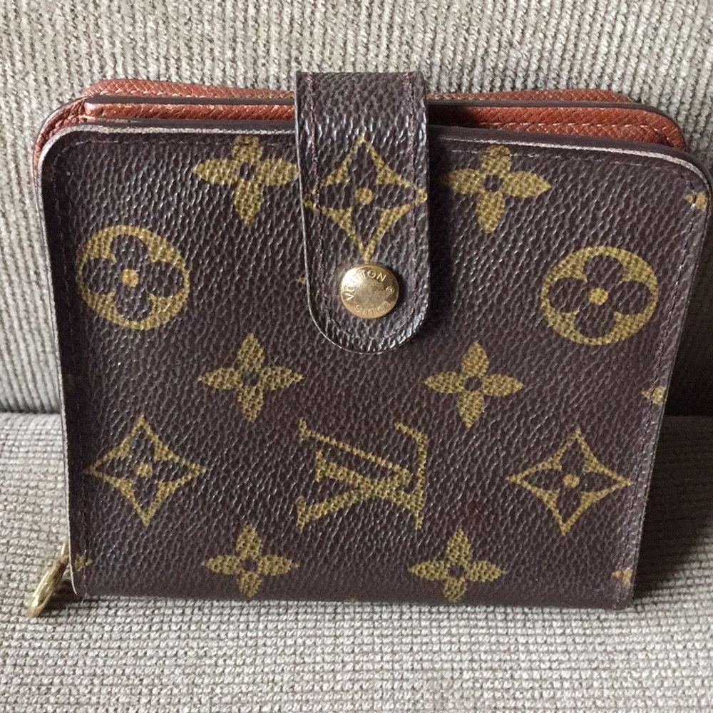 Louis Vuitton compact zippy wallet